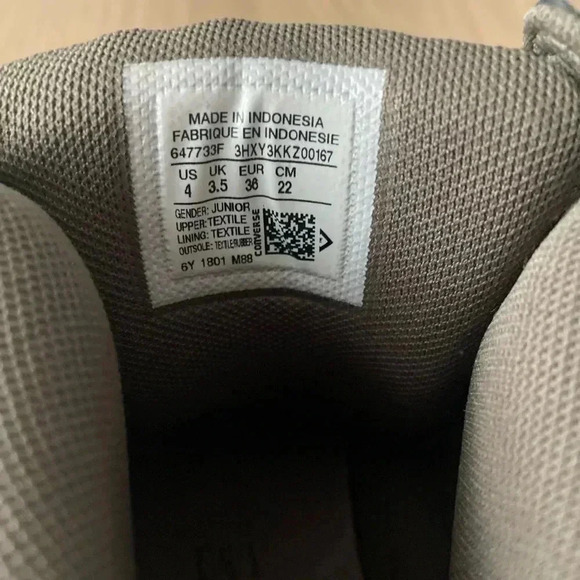 All Star ⭐️ Kids Unisex Tennis Shoes Size 4 - Picture 6 of 7